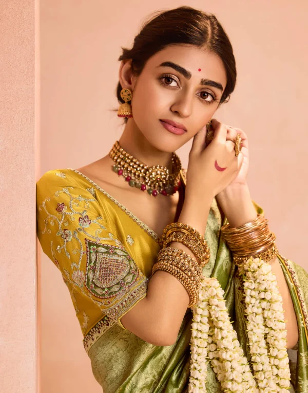 green silk weaving kanjivaram saree